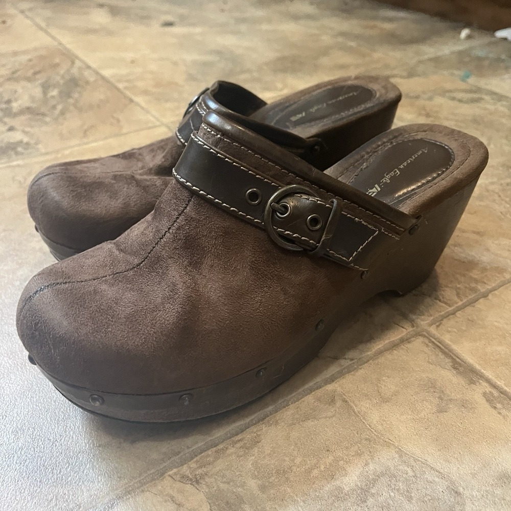 American Eagle Y2K Slip On Clogs Brown Suede Women's Size 8.5